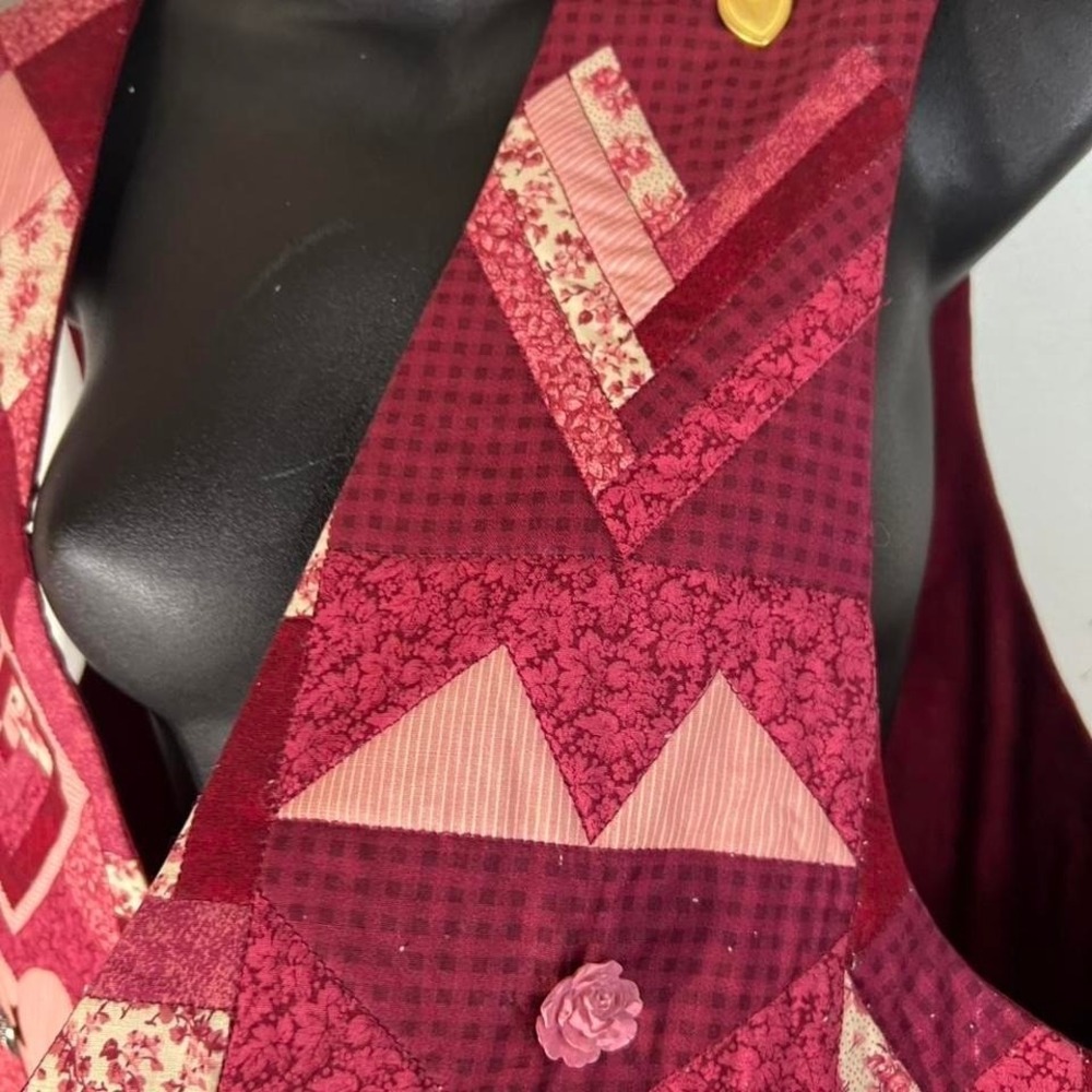 Handmade vintage quilt patchwork sweater vest, pink no tags cozy hearts red chic - Picture 4 of 8
